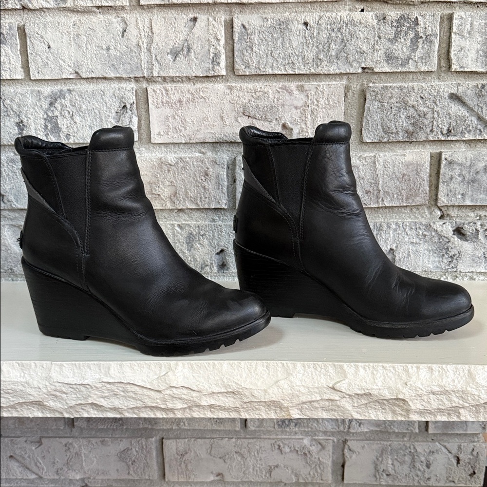 Sorel After Hours Wedge Chelsea Boot, EUC! Sz 9.5